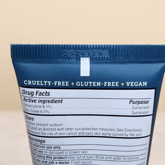 Oars + Alps Everyday Anti-Aging FAVE Moisturizer with SPF 37 - Picture 2 of 7